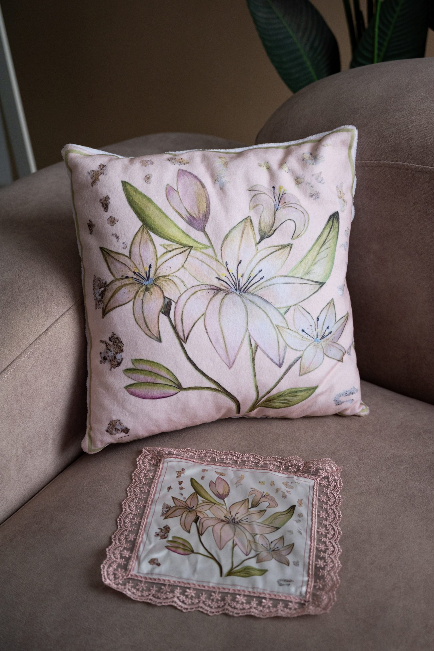 лілії подушка і серветка