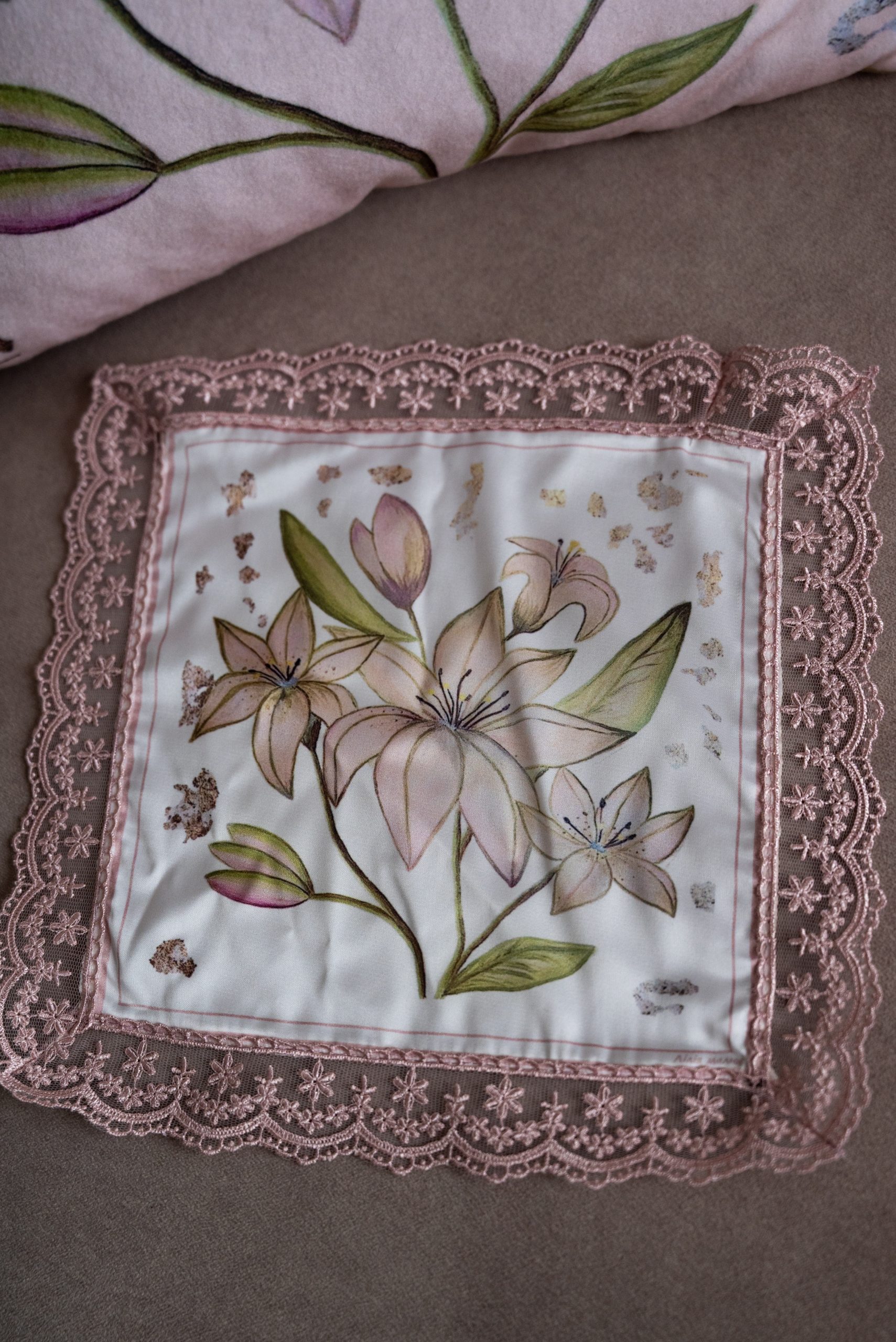 серветка лілії ніжність